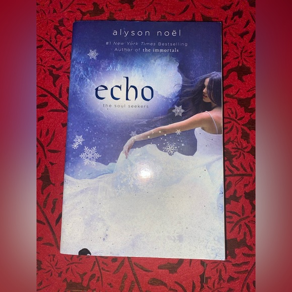 Echo by Alyson Noel - Picture 1 of 2
